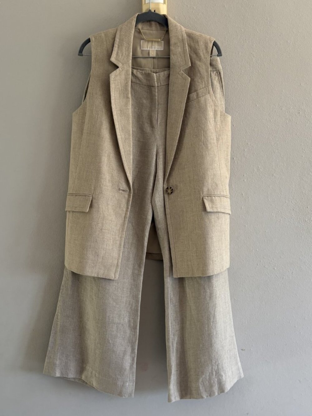 Michael Kors 100% Linen Vest & Pant Suit - Picture 2 of 12